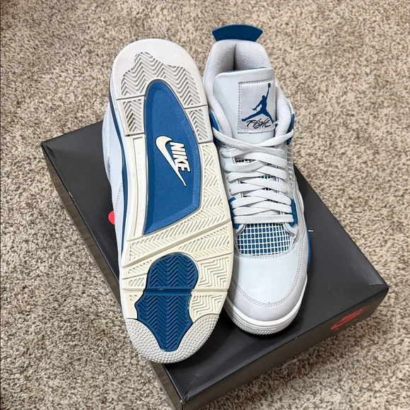 Jordan Retro 4 Military